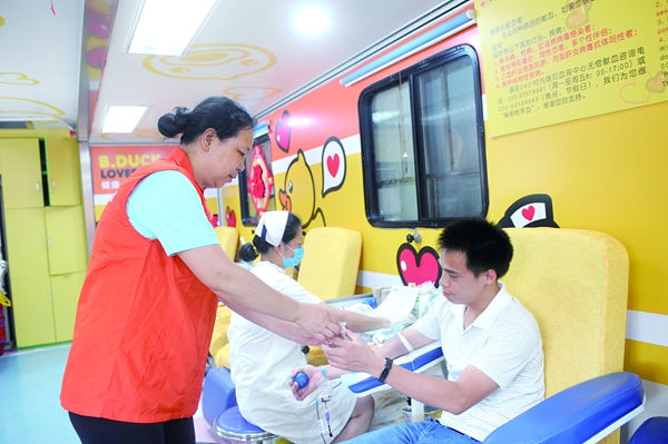 愛心獻(xiàn)血屋獻(xiàn)血前需要注意什么？生產(chǎn)廠家告訴你這三點非常重要